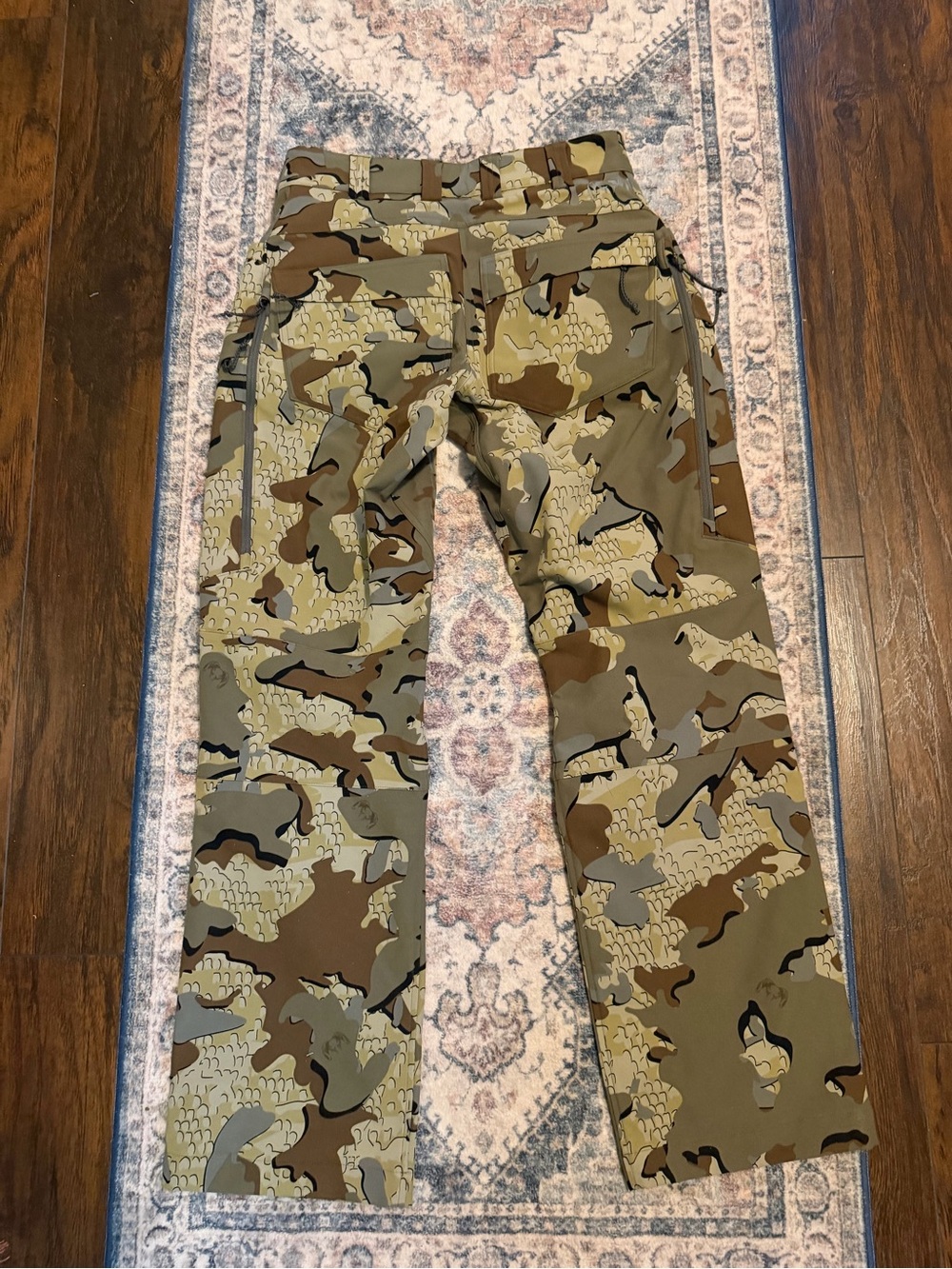 KUIU woman’s Camouflage Cargo Pants - Brown & Green